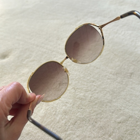 Gucci 59mm Round Sunglasses in Gold/Brown Gradient - Picture 9 of 11